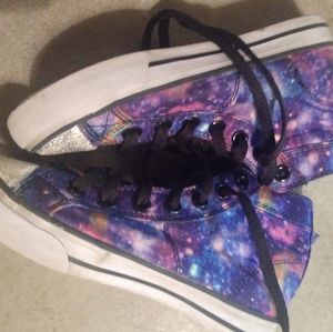 Universe canvas hightops Converse-like